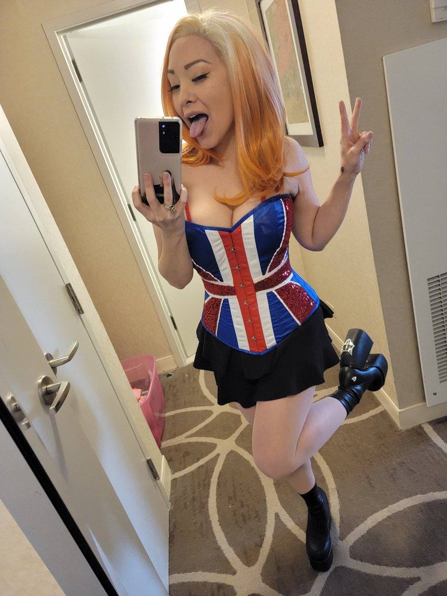 KRMedulla1983's tweet image. Happy #MiaMonday, fellow @AniMiaOfficial fans! Have a good week? It was okay. Because Halloween is next week, here are some pics of Mia as my favorite #SpiceGirl #GeriHaliwell. I often see the videos by the group on a certain channel. Have a good week! Be safe out there!