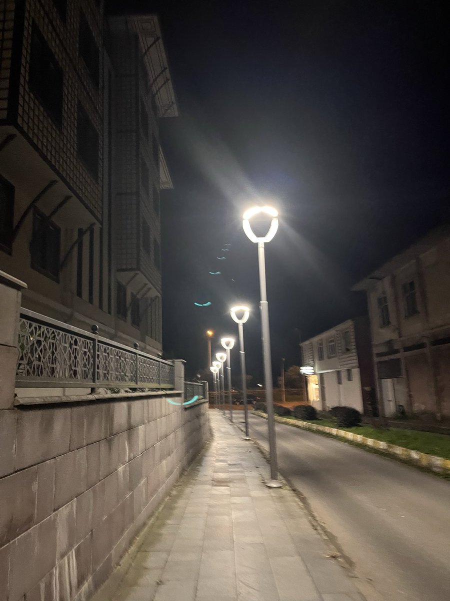 Yağmurda müzikle birisiyilemi dolaşmak Tekmi?