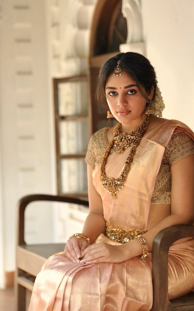 deepshikhaoffi's tweet image. May your day lights up like the Diwali lights 🔆 and as sweet as ladoos happy Diwali to everyone 🪔💥✨ keep your lights within glowing 🪷🦢✨#festivaloflights