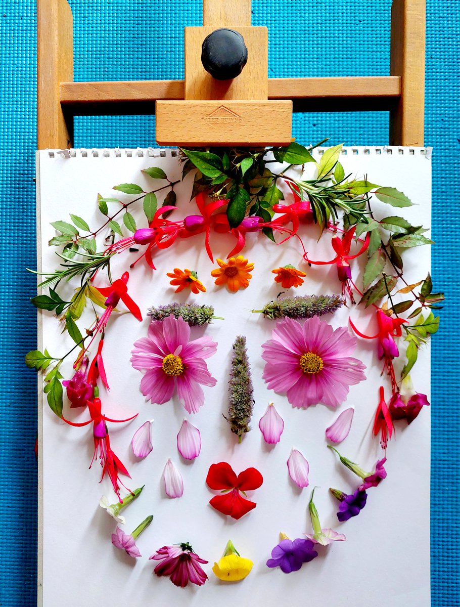 Blodeuwedd + artist's easel
Started drawing and then couldn't resist picking flowers...in the rain.🙄😁

<a href="/StudioTeaBreak/">Virtual Studio</a>   #MythicalMashup