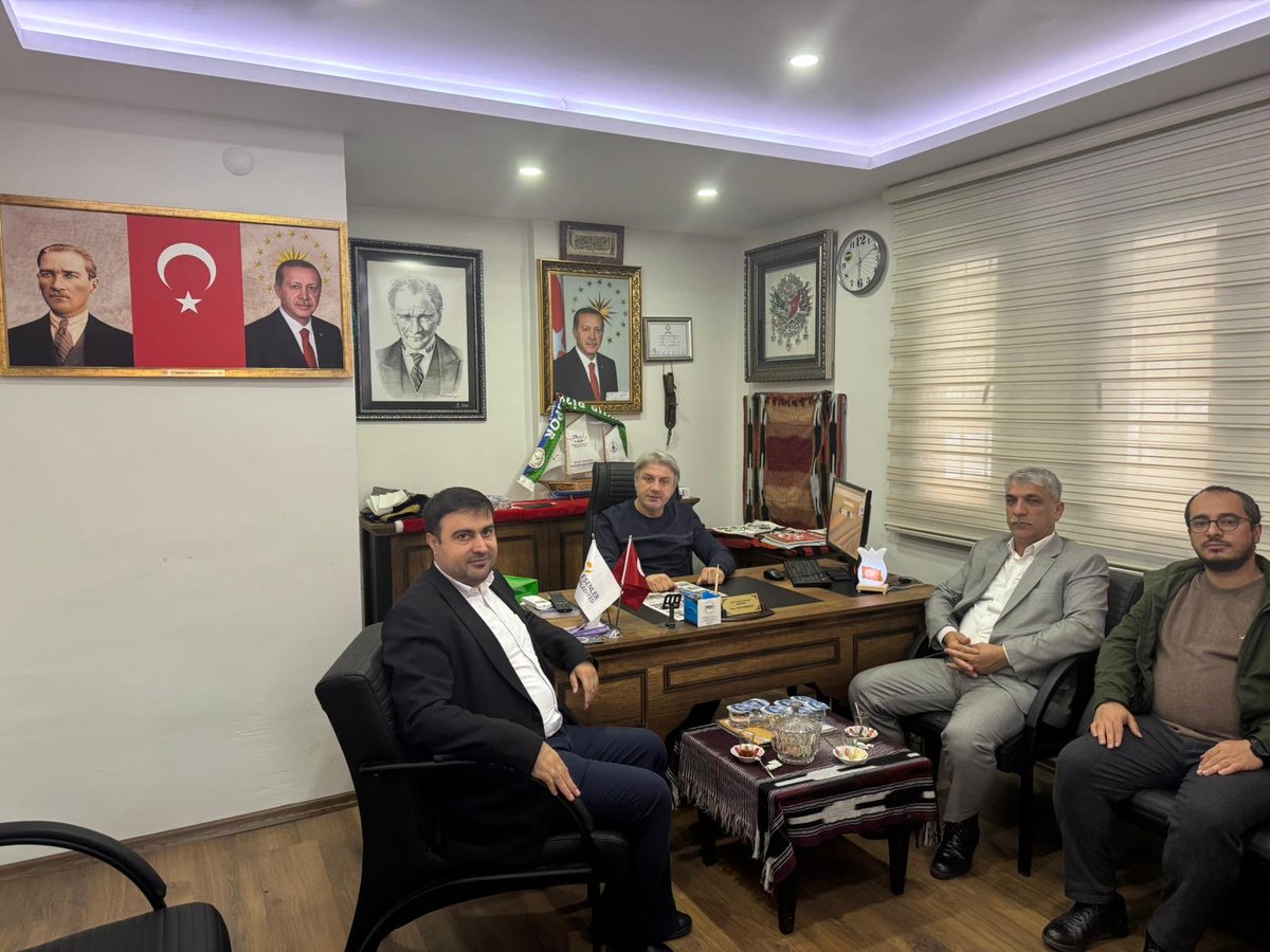 İlçemizde görev yapan muhtarlarımızı Muhtarlar Günü dolayısıyla ziyaret ettik.

Halkın derdini dinleyen, mahallesine sahip çıkan tüm muhtarlarımıza teşekkür ediyoruz.

Emekleriyle mahalleleri yaşanabilir kılan her muhtarımıza minnettarız.

#MuhtarlarGünü #Esenler