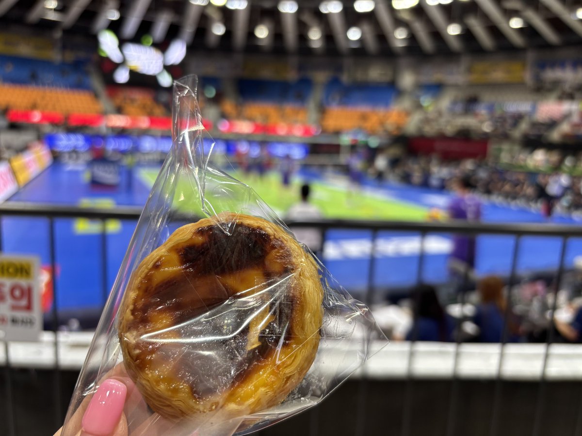 블글라에 에타 먹으면서 배구보기? 
이거 완전 행복해지는거죠~♡🪽