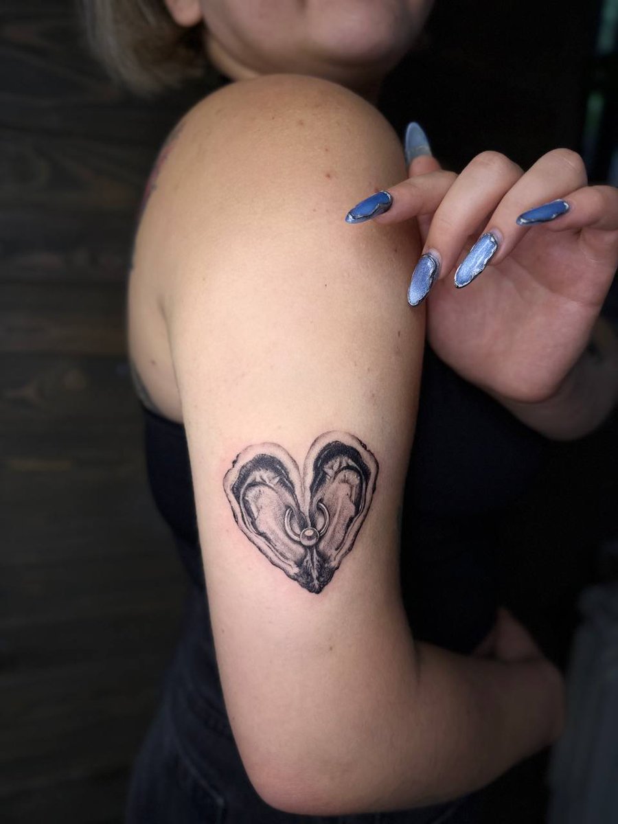 maldariart's tweet photo. Набила нещодавно таку мушлю

#татусуми #tattoo https://t.co/8M6HQGupjv