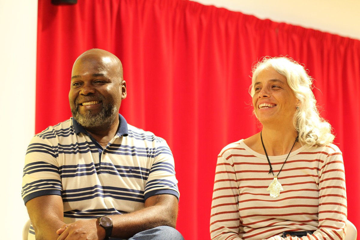 andyfls's tweet image. Presentamos "Senegal: Vientos de Cambio" en @Bloc4BCN, con la sala llena y una emoción enorme.
El documental aborda la actualidad de Senegal, la migración y los discursos de odio de la ultraderecha.
Gracias a @coopolis_bcn  y al @MigrESSBcna por el apoyo.