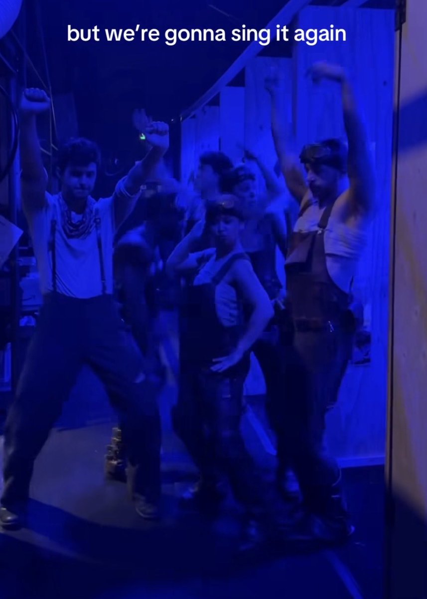 드뎌하데스가보내주기로함😋
근데그가돌아봄💀
ㄱㅊ또노래할거임😋