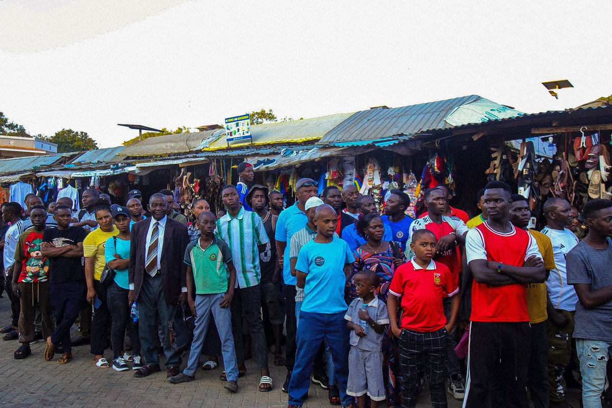 Mgombea Uraisi wa  chama cha Ukombozi wa umma (Chaumma) Mh.Salum Mwalim Ameendelea na Kampeni ya kuomba ridhaa wananchi wa Morogoro mikutano huo uliofanyika Soko la Kingalu,Jimbo la Morogoro Mjini.

Mwalim,amesema serikali iliyopo madarakani imeshindwa kutumia rasilimali zilizopo