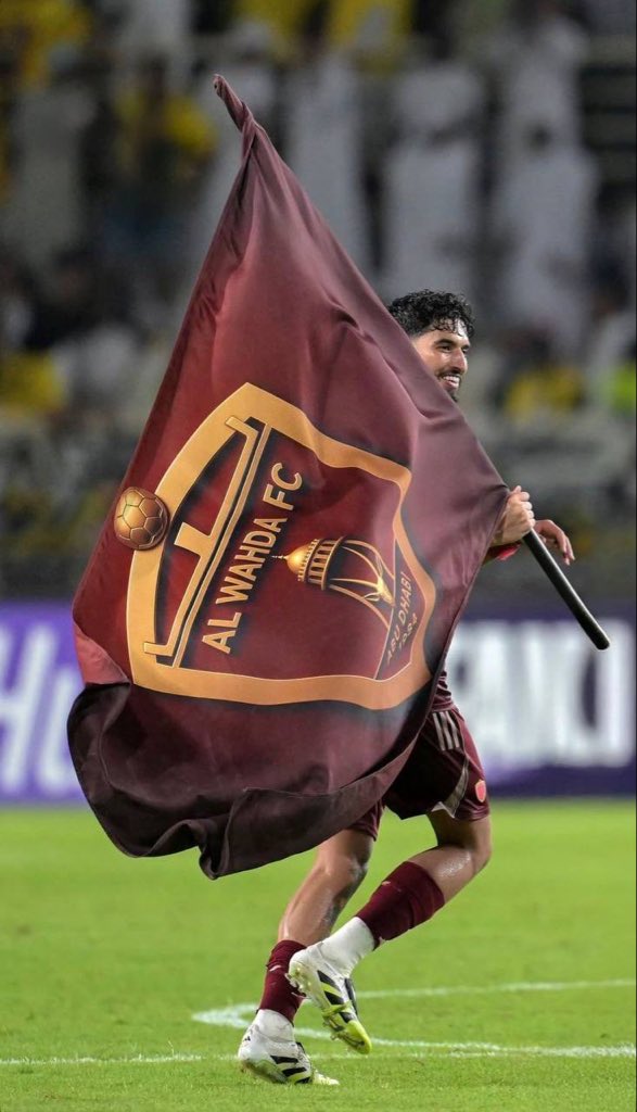 أسعد جمهور في الإمارات هذا الموسم 🤎

يستاهلون الوحداوية 🤎🌹💙