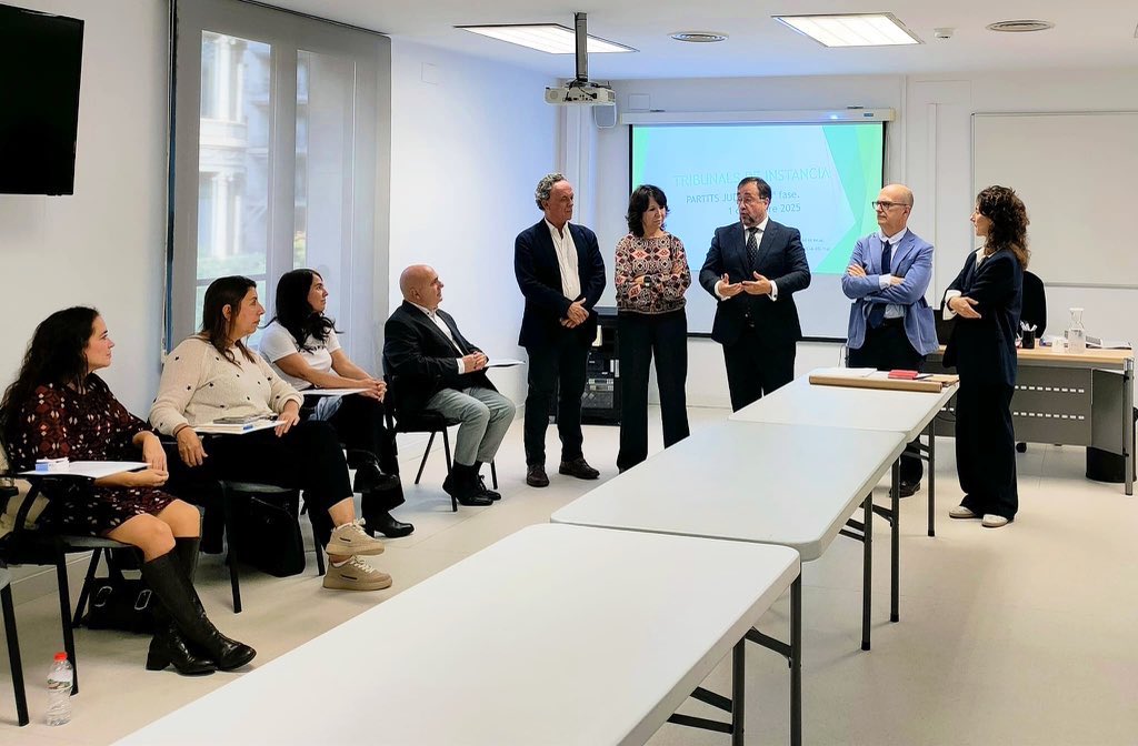 Avui, la SG de <a href="/justiciacat/">Justícia</a> i el secretari de Govern <a href="/tsj_cat/">TSJCat</a> han inaugurat el Taller de gestió del canvi, resolució de conflictes i habilitats directives destinat als lletrats/ades de l’Admin. de justícia 

👉La formació és peça clau per reforçar les seves funcions de lideratge