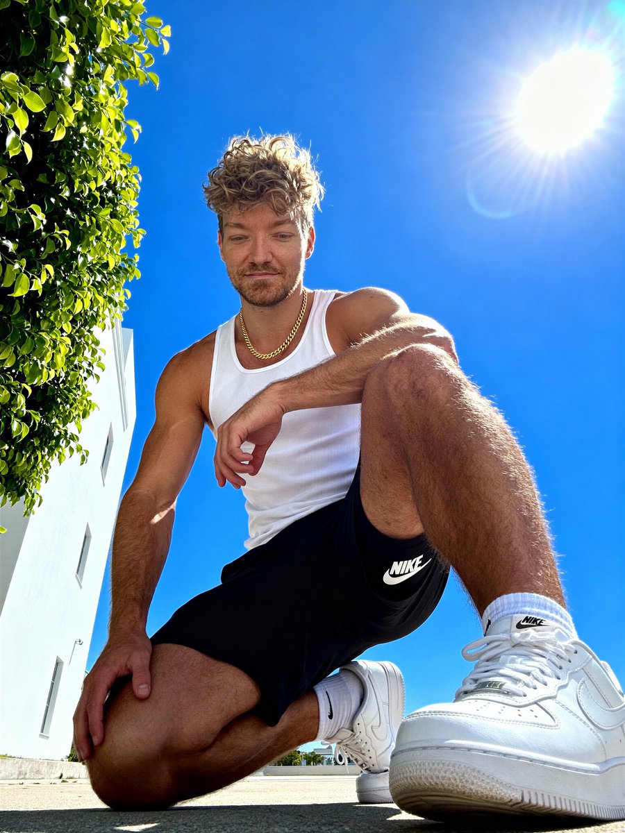 levelsio's tweet image. Tried to do these Gen Z fisheye low perspective shots with ⚡️ Hyper Realism on Photo AI
Flux wouldn't be able to do this in a million years, like the extreme perspective and level of detail it just never had nor the resemblance
It gets all the details of my Air Force One's…