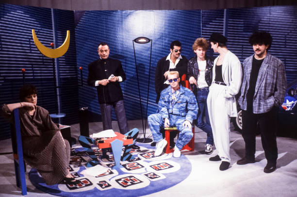 ¨¨¨¨ BACK TO 1985 ¨¨¨¨
Marie Laure Augry
Yves Mourousi
Frankie Goes to Hollywood
( Arnaud Borrel )
cc <a href="/SchnockRevue/">Alister</a> on pourrait presque 
en faire un thread ou un dossier #Schnock
Mourousi 13h et ses invités musique ...