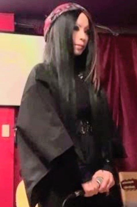 🌹裏窓歌劇団アングラの夜会🌹　
１０月２６日（日)高円寺ムーンストンプにて夜７時40～８時２０分まで🌹🌹🌹キャンセル出ましたので、残席２席となりました🌹🌹🌹座って観たい方はお早めに一報下さい🌹🌹🌹