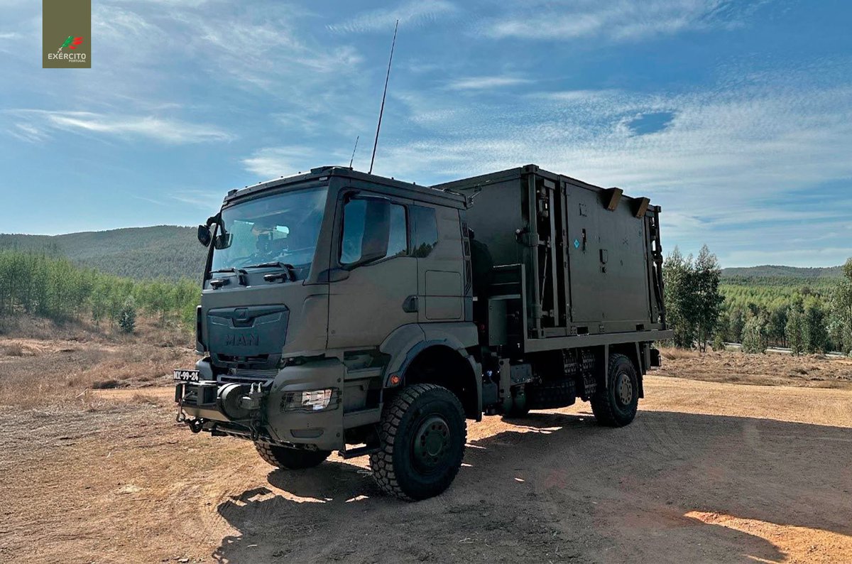 O Agrupamento de Informações, Vigilância, Aquisição de Objetivos e Reconhecimento (Agr ISTAR), sediado no Regimento de Cavalaria N.º 3 (RC3), realizou o Exercício 𝐀𝐑𝐆𝐎𝐒 𝟐𝟓𝟏, destinado a testar a interoperabilidade entre os seus diversos sensores.

#ExércitoPortuguês #RC3