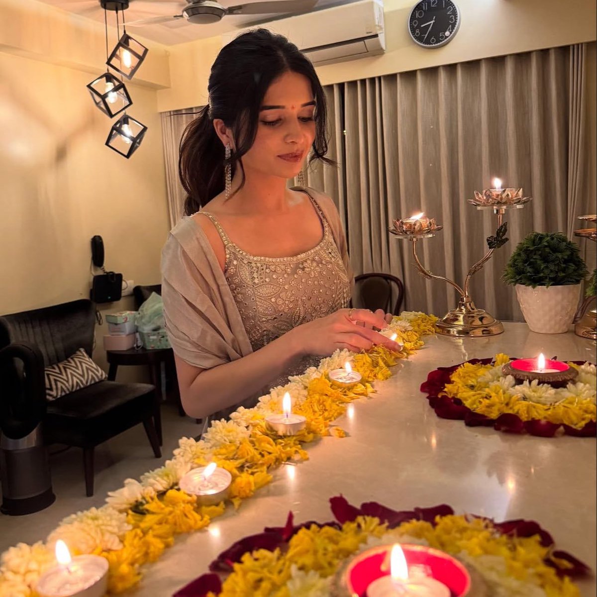 That’s constant 🌸 🪔 

#BhavikaSharma