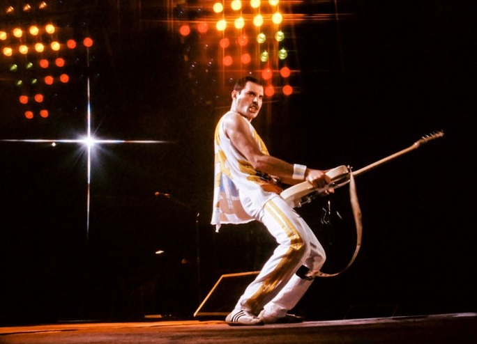 ¨¨¨¨ BACK TO 1986 ¨¨¨¨
Freddie Mercury
( Torleif Svensson )