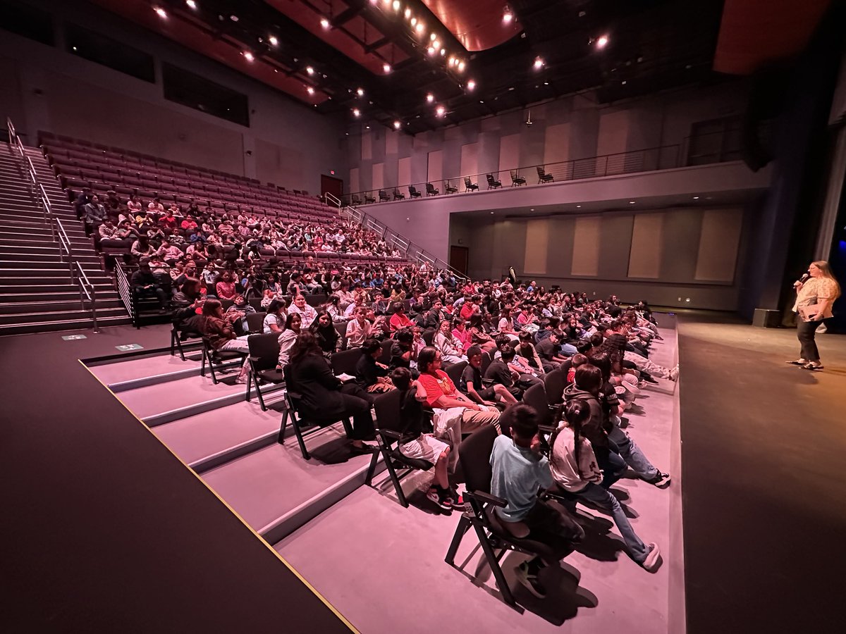 clorisrangel's tweet image. Our multilingual 4th and 5th grade students attended a special bilingual performance of &quot;Tomas and the Library Lady&quot; at the Eisemann Center today. It was a valuable experience for them to engage with the story in both languages. #risddreambig @kristinleeper9 @RISDMET
