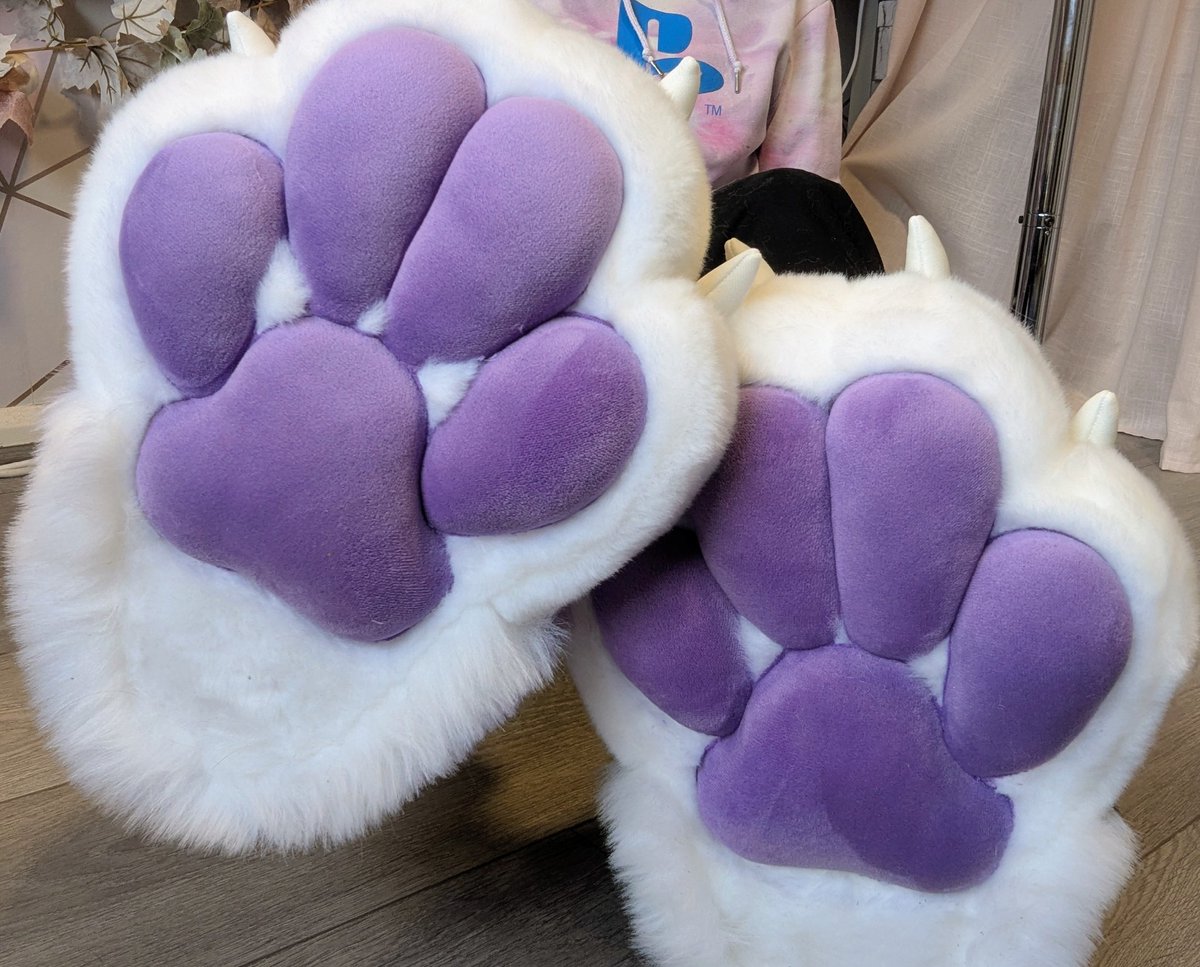POV you got a pair of premium squishy beans 🐾