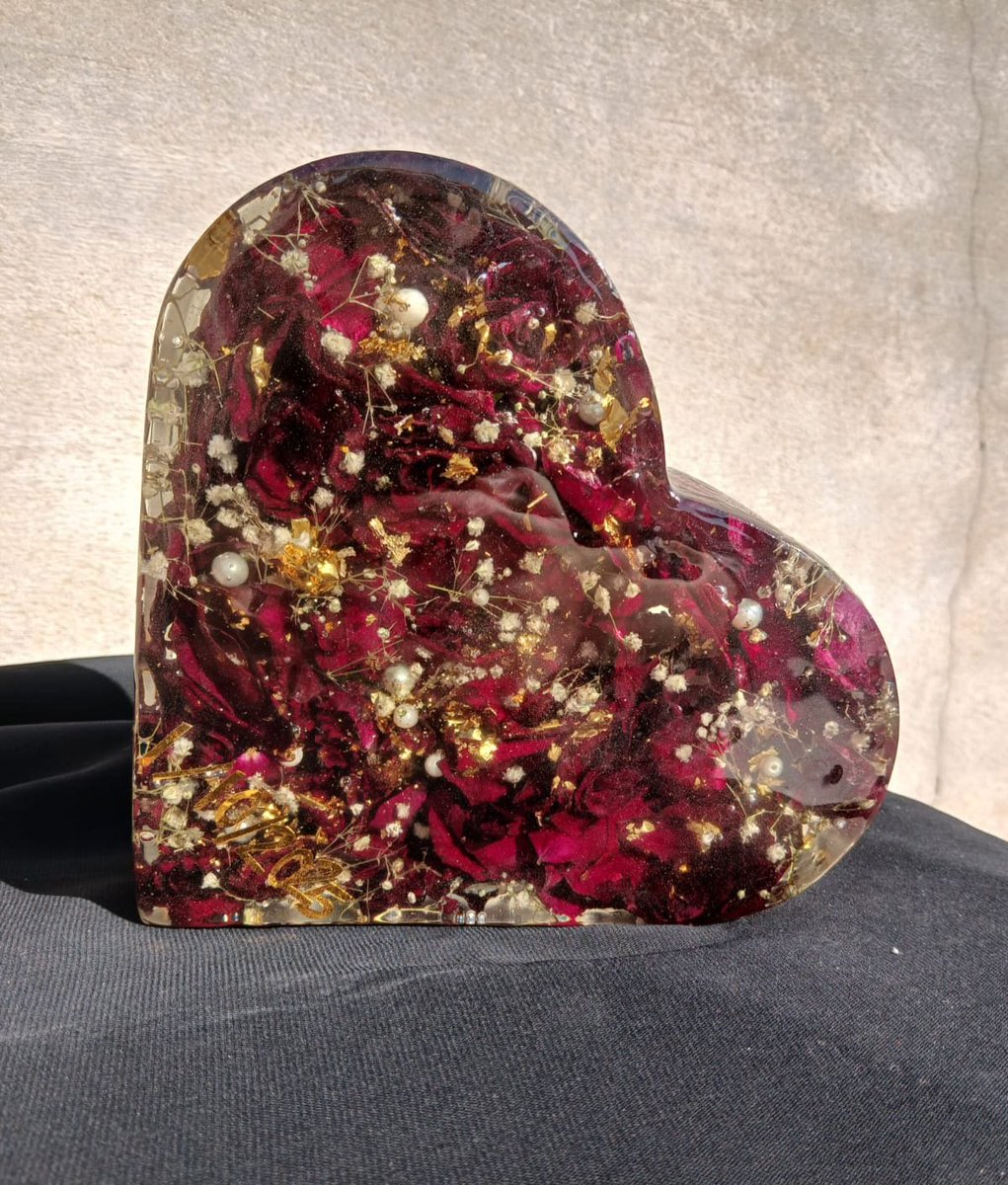 💐 تخيلي وردة هدية من حد بتحبيه… تفضلي شايفاها قدامك كل يوم، بنفس جمالها وقت ما أخدتيها ❤️
مش مجرد ديكور، دي ذكرى بتعيش العمر كله 🌸

🎁 اختاري تحفظي وردك بالريزين
💎 لأنه مش بس فن… ده تخليد للحظة من القلب 💫