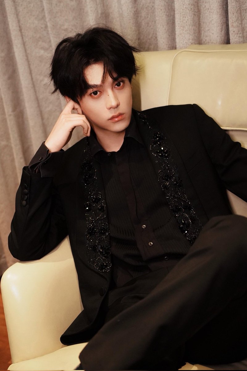 notmimicode's tweet image. why is he giving prince chi cheng