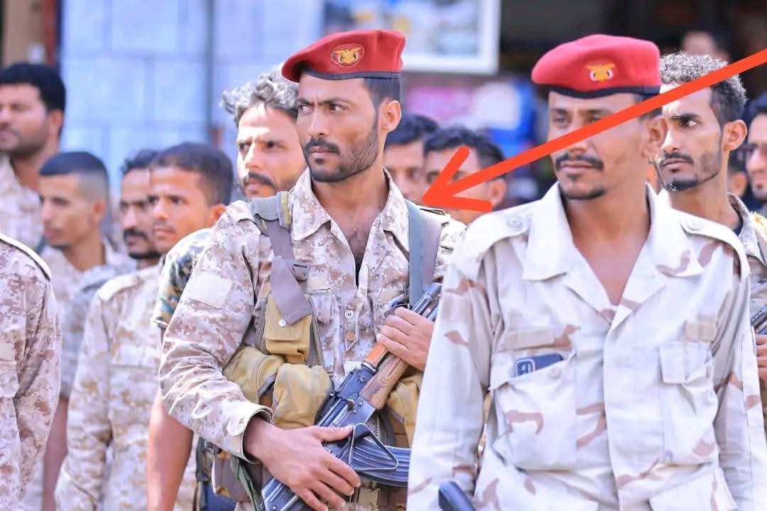 الإخوان المفلسين في ٢٠١١ استولوا على المنصات بالساحات بعد ذلك استولوا على قيادة الوحدات العسكرية بقرارات علي محسن واليوم ينفثوا سمومهم وجرائمهم على من يعترض اعمالهم الارهابية النهباوية.
واصبح الشرفاء الأحرار الصادقين بالجبهات متضررين بهؤلاء العصابات الحزبية المسيطرة على القرار.