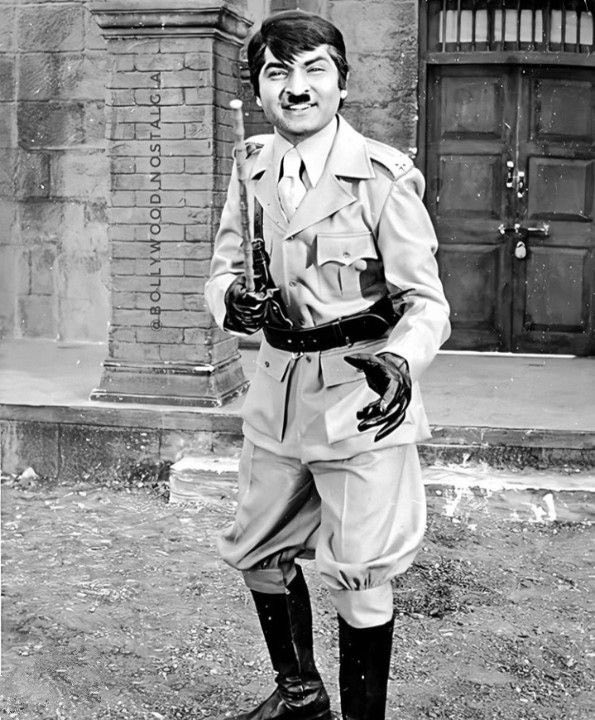 Tara_Deshpande's tweet image. Sad sad news. Asraniji left an indelible mark on cinema. 350 films and hours and hours of laughter he gave us and will continue to give generations of movie lovers cannot be over estimated. Some people just become a part of your movie memory and he was one of them. Incredible…