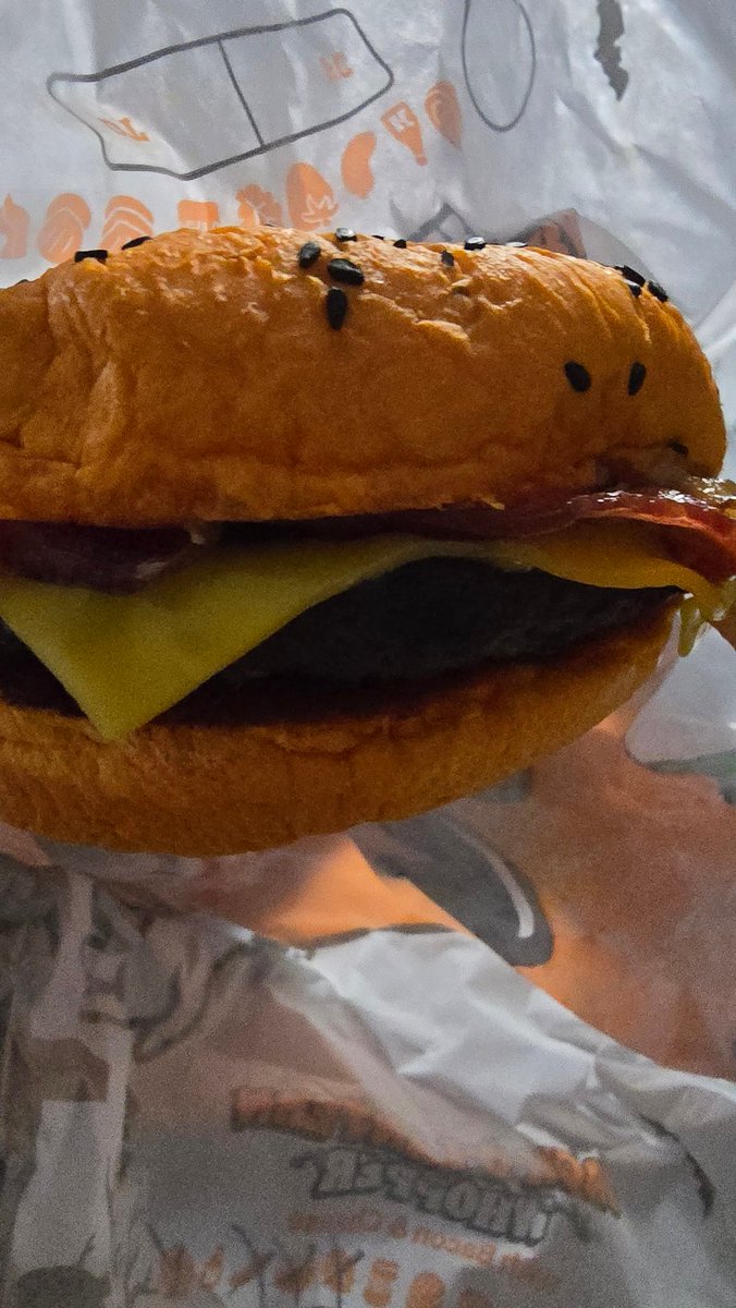 Ooooooooh scarrrry burger!
<a href="/BurgerKing/">Burger King</a>