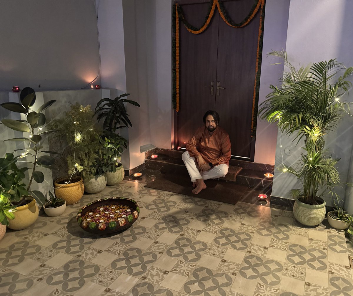 Joy and prosperity for everyone this Diwali and always.Happy Diwali to you all my loved ones❤️