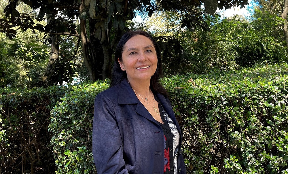 Edith González Bernal, doctora en Teología, ha sido nombrada por el padre <a href="/hrosj_palabra/">Hermann Rodríguez Os</a>, Provincial de la Compañía de Jesús en Colombia, como nueva decana de la <a href="/facteologiapuj/">Facultad de Teologia</a>. La profesora Edith es la primera mujer en asumir este cargo en una Facultad Eclesiástica en Colombia,