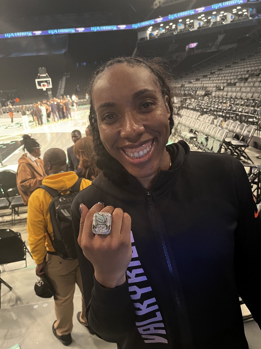 Happy Birthday to ⁦<a href="/WNBA/">WNBA</a>⁩ Champion and one of the greatest ⁦<a href="/UTEPWBB/">UTEP Women’s Basketball</a>⁩ player! Enjoy your special day Kayla! 🧡💙❤️🎂🎉