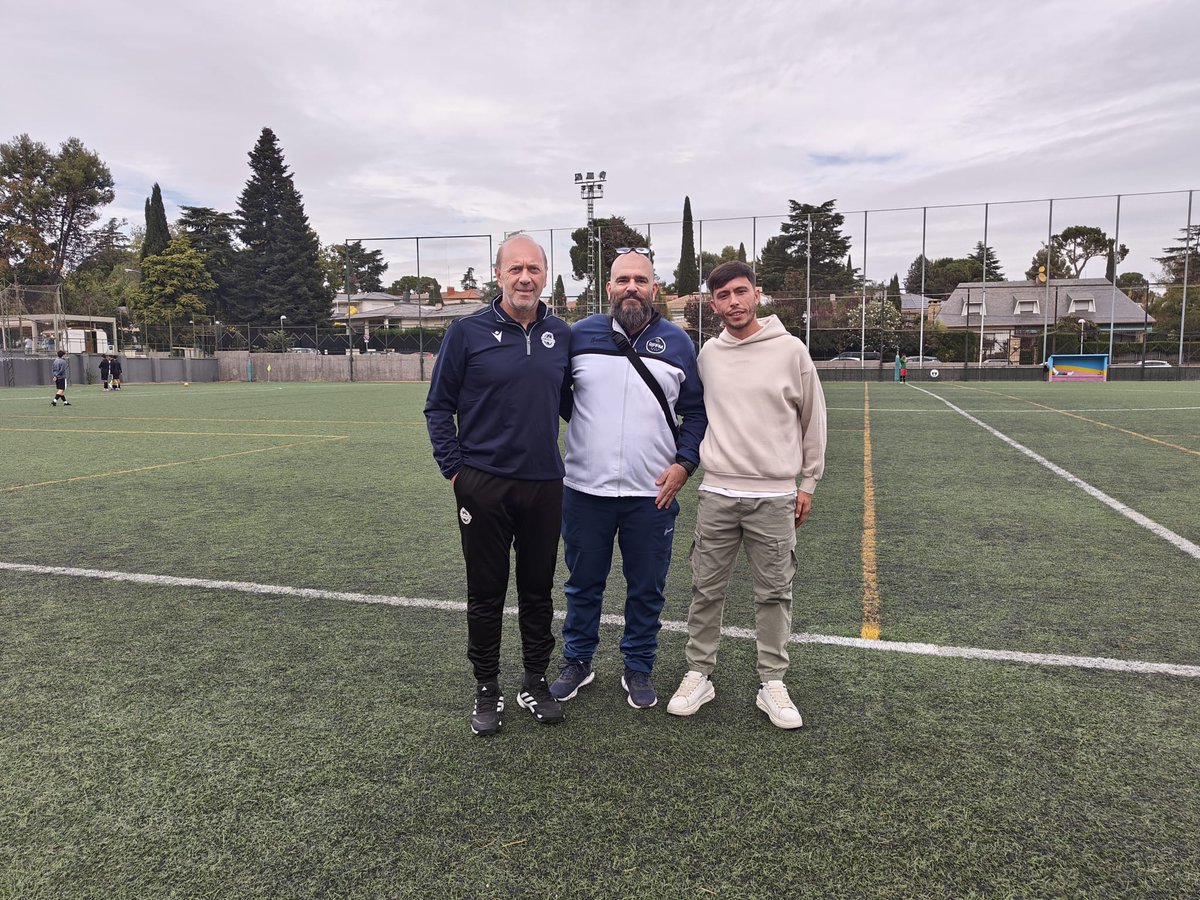 Los miembros de la Comisión de Seguimientos del Comité de Entrenadores de la RFFM asistieron este fin de semana a diversos partidos de las competiciones federadas de fútbol campo, donde acompañaron a los entrenadores y les mostraron su apoyo en el día de partido.