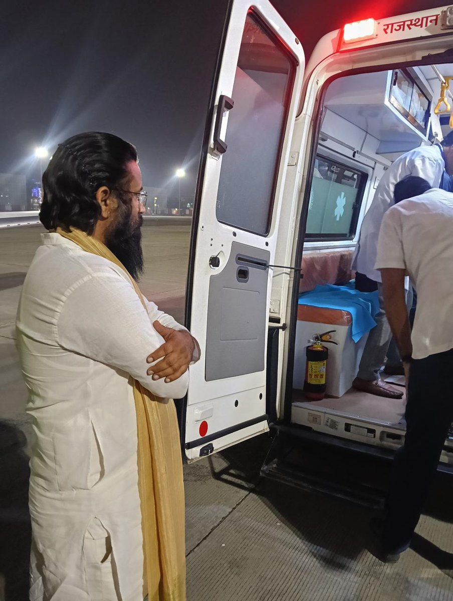 भाई राहुल घोंसलिया को कजाकिस्तान से लाकर SMS हॉस्पिटल में आईसीयू में एडमिट (शिफ्ट) करवा दिया है
आप सभी प्रभु श्री राम से प्रार्थना करें भाई राहुल घोंसलिया जल्द स्वस्थ होकर हम सबके बीच जल्द पहुंचे l
प्रभु श्री राम भी आज के दिन बुराई का अंत करके लंका (विदेश) से भारत लौटे थे और भाई