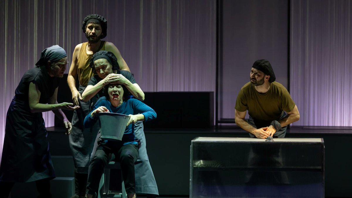 Memorias de un Tiquis Miquis: El dragón de oro archivell.es/2025/10/el-dra… <a href="/teatroabadia/">Teatro de La Abadía</a>