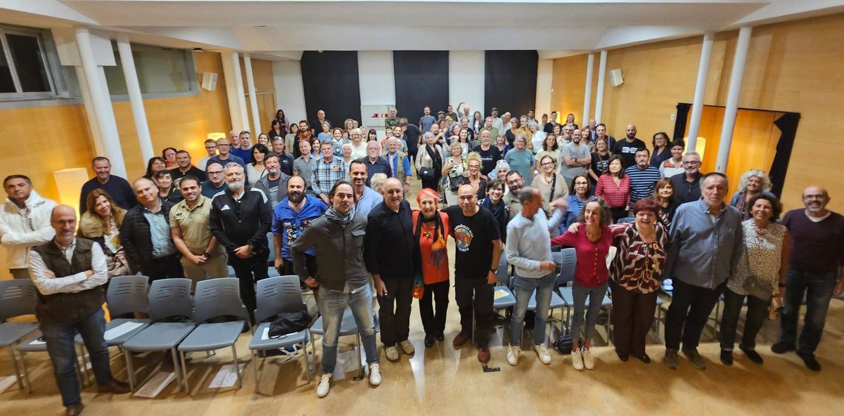 El sábado pasado celebramos el 5° aniversario de 'Españoles más viajeros' con unos 150 asistentes en el auditorio de la Biblioteca Ignasi Iglésias-Can Fabra <a href="/bibcanfabra/">Biblioteca Ignasi Iglésias-Can Fabra</a> de Barcelona. Fue un día inspirador, de encuentros con otr@s viajer@s y grandes charlas como la de José