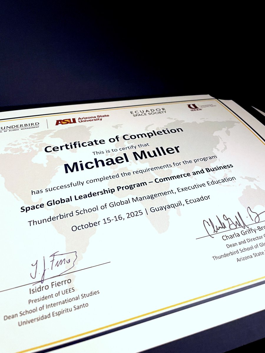 mullercardenas's tweet photo. El Global Space Leadership - Business & Policy Program de @Thunderbird no fue un curso más, sino la base académica para comprender y dar el siguiente paso hacia un sueño compartido: construir en Ecuador una cultura espacial sólida, consciente y orientada al desarrollo nacional.

Para lograrlo, no bastan herramientas o discursos. Se necesita una comunidad comprometida, con visión estratégica y la convicción de que nuestro país tiene las condiciones para ser parte activa de esta nueva economía global.

Durante el programa abordamos temas como The Emerging Role of Latin America in Space, The Global Space Economy: Trends, Players, and Growth Sectors, Satellite Technologies & Earth Observation for National Development y Business Models for the New Space Economy, entre otros.

“Este programa está inspirado en el certificado internacional de Space Leadership, Business & Policy de @ASU, y ha sido especialmente adaptado para América Latina. Porque el espacio ya no es cosa del futuro —es una realidad estratégica para los negocios, la ciencia y el desarrollo humano”

Gracias al incansable trabajo de Robert Aillon y muchos del equipo que formamos @EcuadorSpace, el apoyo de la @uees_ec e Isidro Fierro y el increíble equipo de Thunderbird pudimos tener a dos increíbles profesionales y seres humanos, Damon Feltman y David E. Thomas compartiendo su conocimiento.

Insisto, esto es posible, tenemos ventajas claras sobre otros países por nuestra ubicación geográfica (entre otros factores) y está en nuestras manos convertir esas ventajas en resultados.