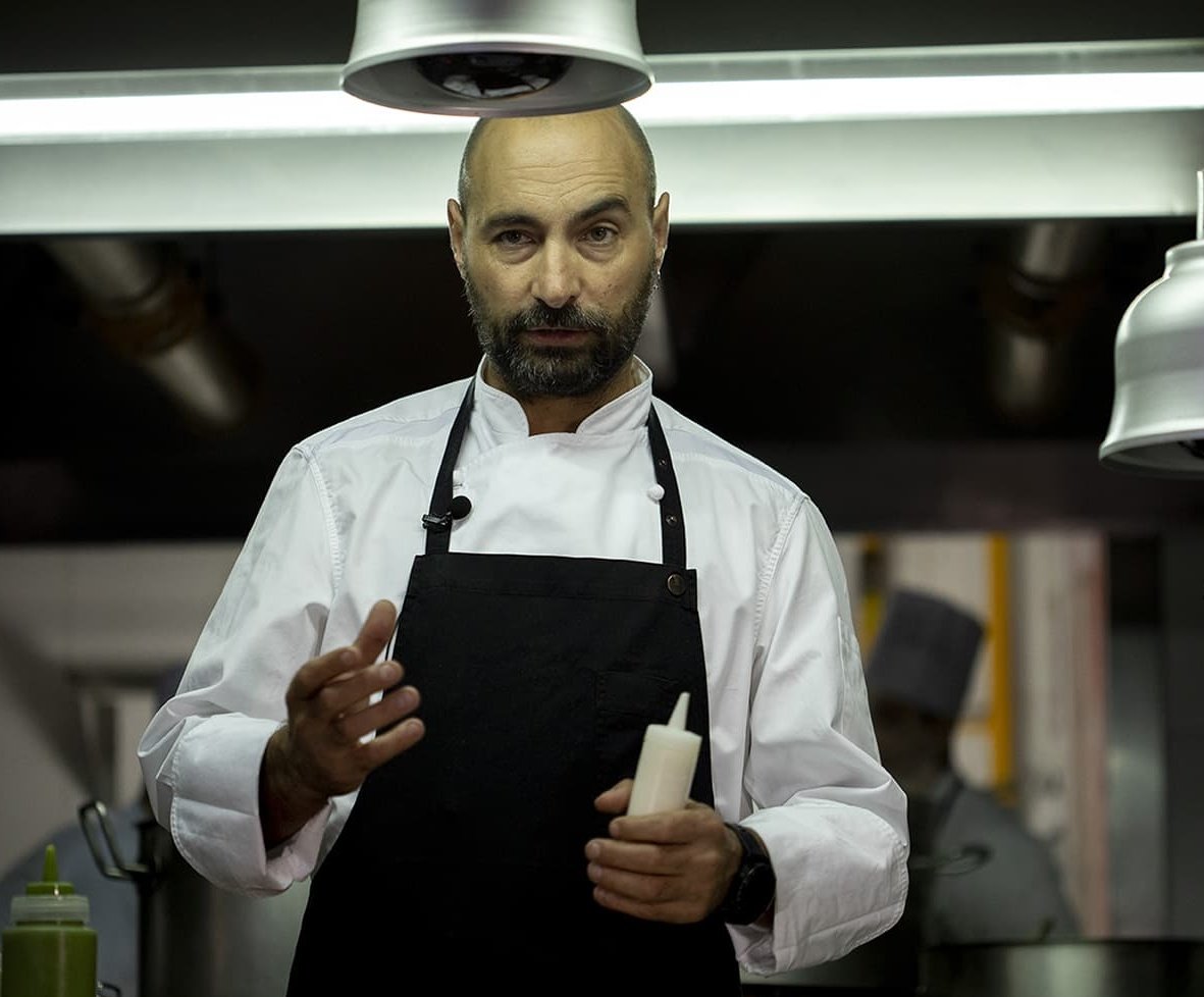 👨🏼‍🍳 El chef Benito Gómez, con casi tres décadas de carrera, se ha consolidado en Ronda (Málaga), combinando la alta técnica de cocinas de élite con el respeto absoluto por el producto andaluz. Desde el <a href="/restbardal/">Restaurante Bardal</a> estará con nosotros en #SoriaGastronomica
