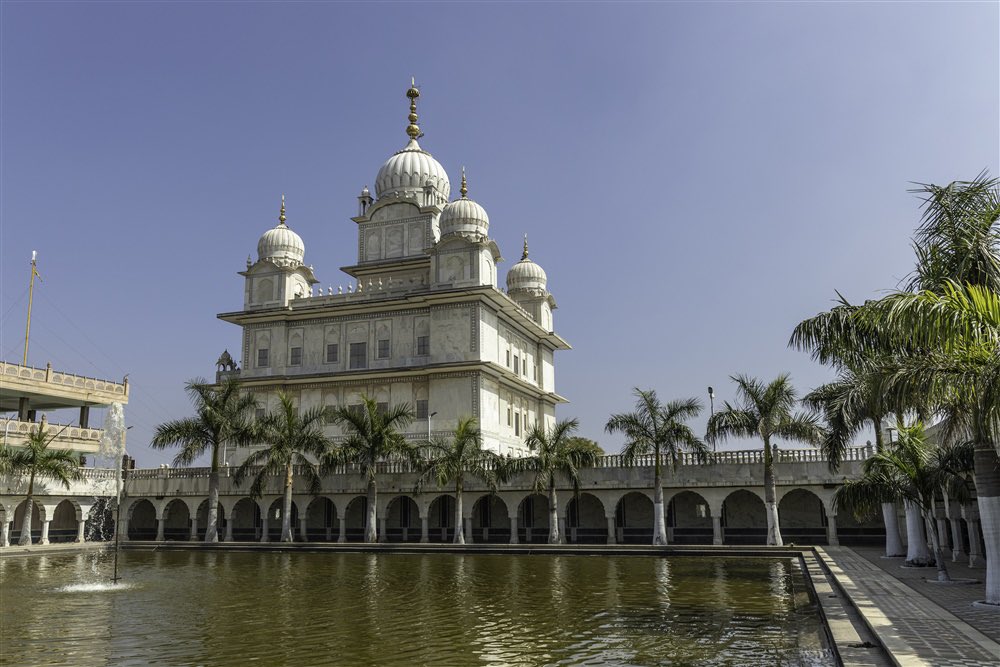 DrKS_Badal's tweet image. ਬੰਦੀ ਛੋੜ ਦਿਵਸ - The Day of Freedom.
‘Today, ignite not just lamps but your soul’s compassion. Let your heart be the fortress that sets every captive spirit free.’ Wishing you all a joyful #BandiChhorDiwas and a radiant #Diwali!
Best wishes!
Dr Kulbeer Singh Badal!