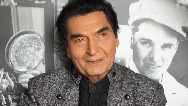 hritesh_singh's tweet image. Veteran actor Asrani, known for his iconic role as the jailer in Sholay, has passed away at 84. The beloved &quot;Angrezo ke zamane ka jailer&quot; is no more.
#Asrani