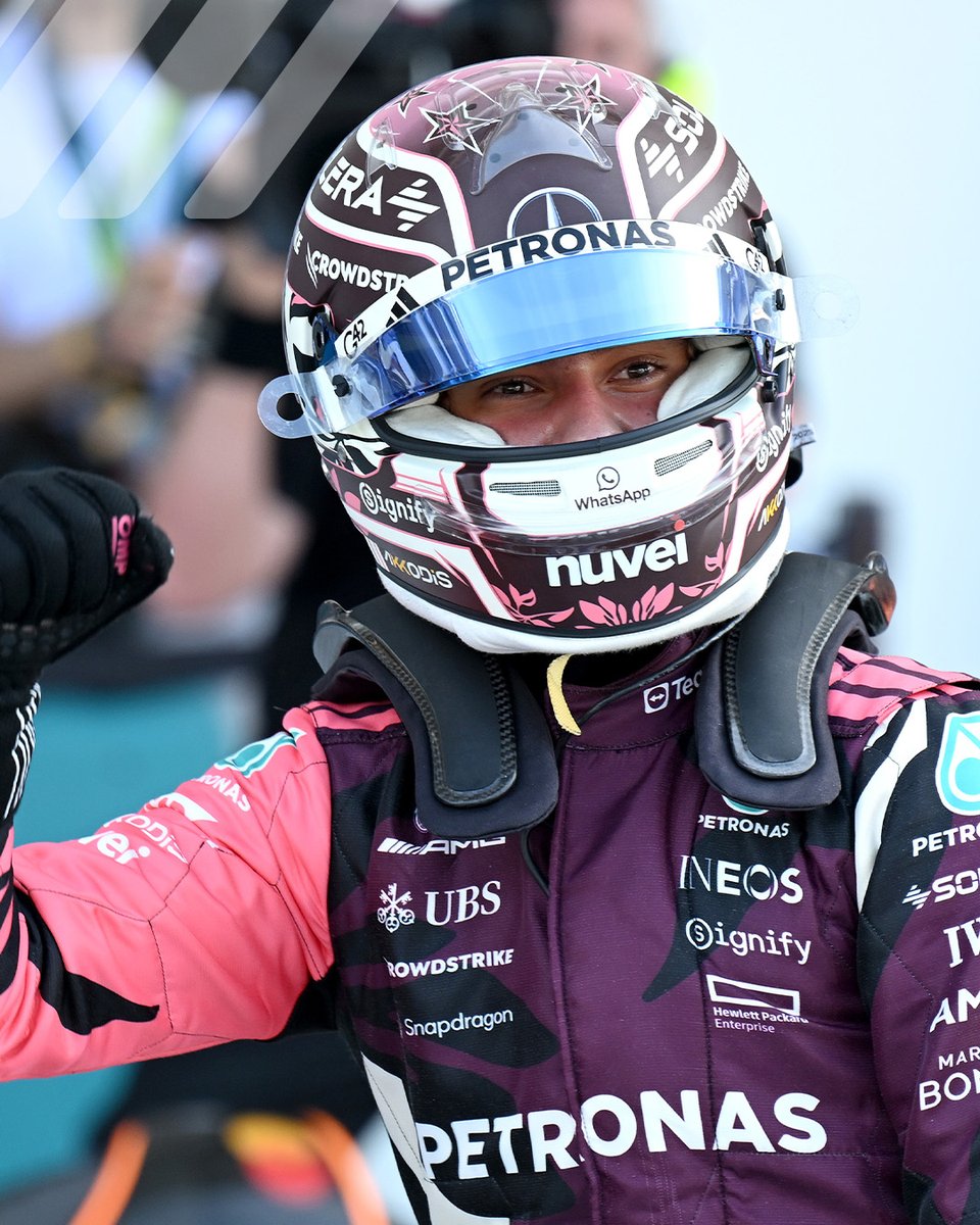 En el horizonte no llega solo velocidad: México se enciende. 🇲🇽 Entre banderas al viento y rituales de precisión en los pits y en la tribuna, la ciudad late al mismo ritmo.
¿Lo acompañamos? Deja tu mensaje para Kimi, el corazón de México ya está en la parrilla de salida. 🏁