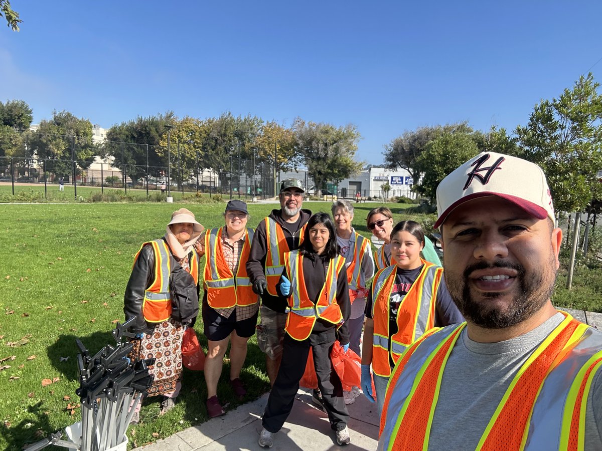 RefuseRefuseSF's tweet image. While many were protesting No Kings this past weekend in San Francisco, 500 volunteers were protesting No Trash in our environment, removing 525 bags of trash from our streets, parks, and beaches.

Everyday is a great day to say No to litter pollution. Let&apos;s pick it up SF!