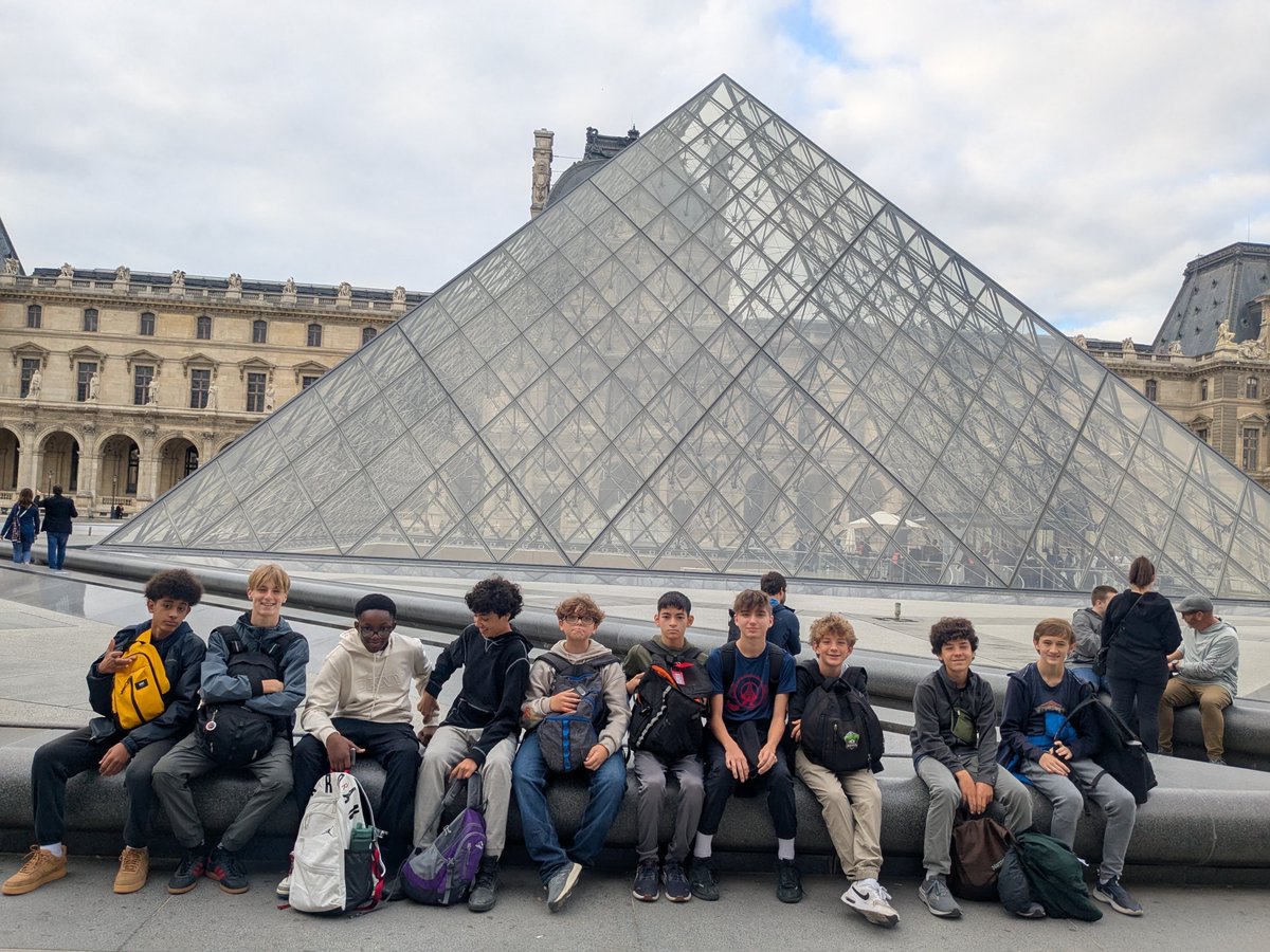 Our 8th grade French Program students have returned from an unforgettable trip to France!
We love being able to offer opportunities like this to our Rarebirds—and we can’t wait to welcome our exchange students soon! ✈️