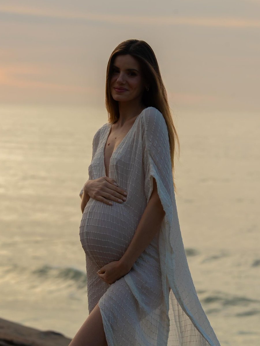 LINDA! Camila Queiroz gravidinha em novas fotos. 🩷