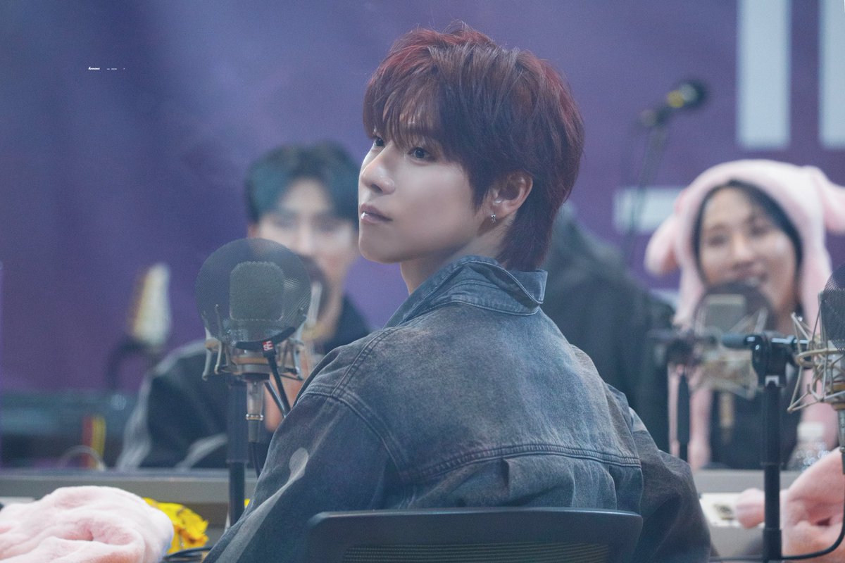 251020 아돌라
믿을 수 없게 시린 첫사랑 같다

#원위 #ONEWE
#용훈 #YONGHOON