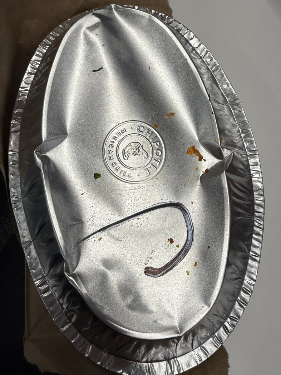 mattmaximo1's tweet image. Chipotle has to have the worst hygiene of any fast food restaurant
I’ve never seen a clean Chipotle counter or a smiling employee