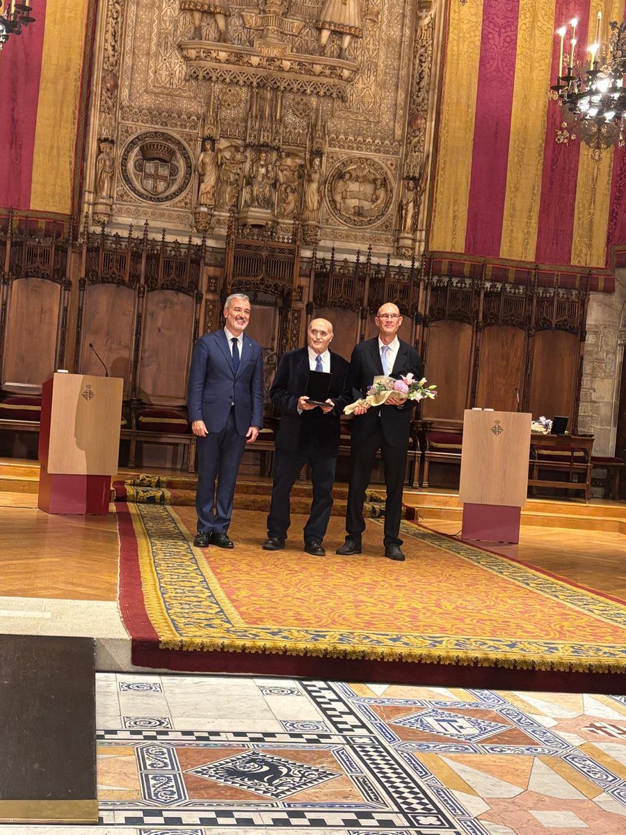 <a href="/BarcelonaOberta/">Barcelona Oberta</a> a l'entrega dels Ramblistes d'honor  Enhorabona als guardonats per <a href="/AmicsdeLaRambla/">Amics de La Rambla</a>
🏅Joan Pera, la pastisseria La Estrella i el paradista Eduard Soley