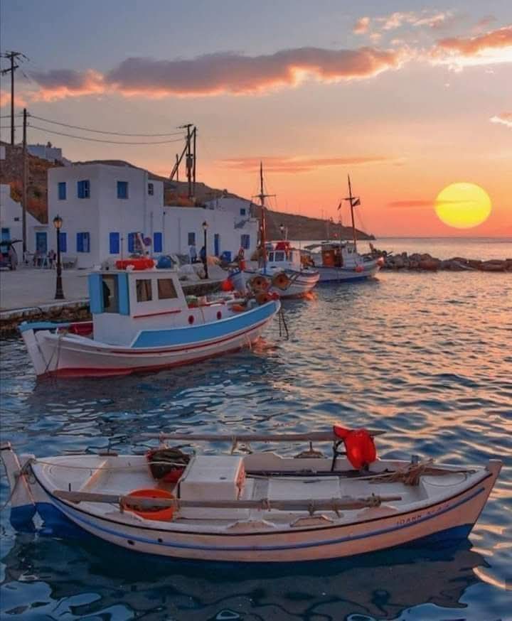 Να έχετε ένα όμορφο βράδυ! 
Αμοργός! 🇬🇷🩵🇬🇷