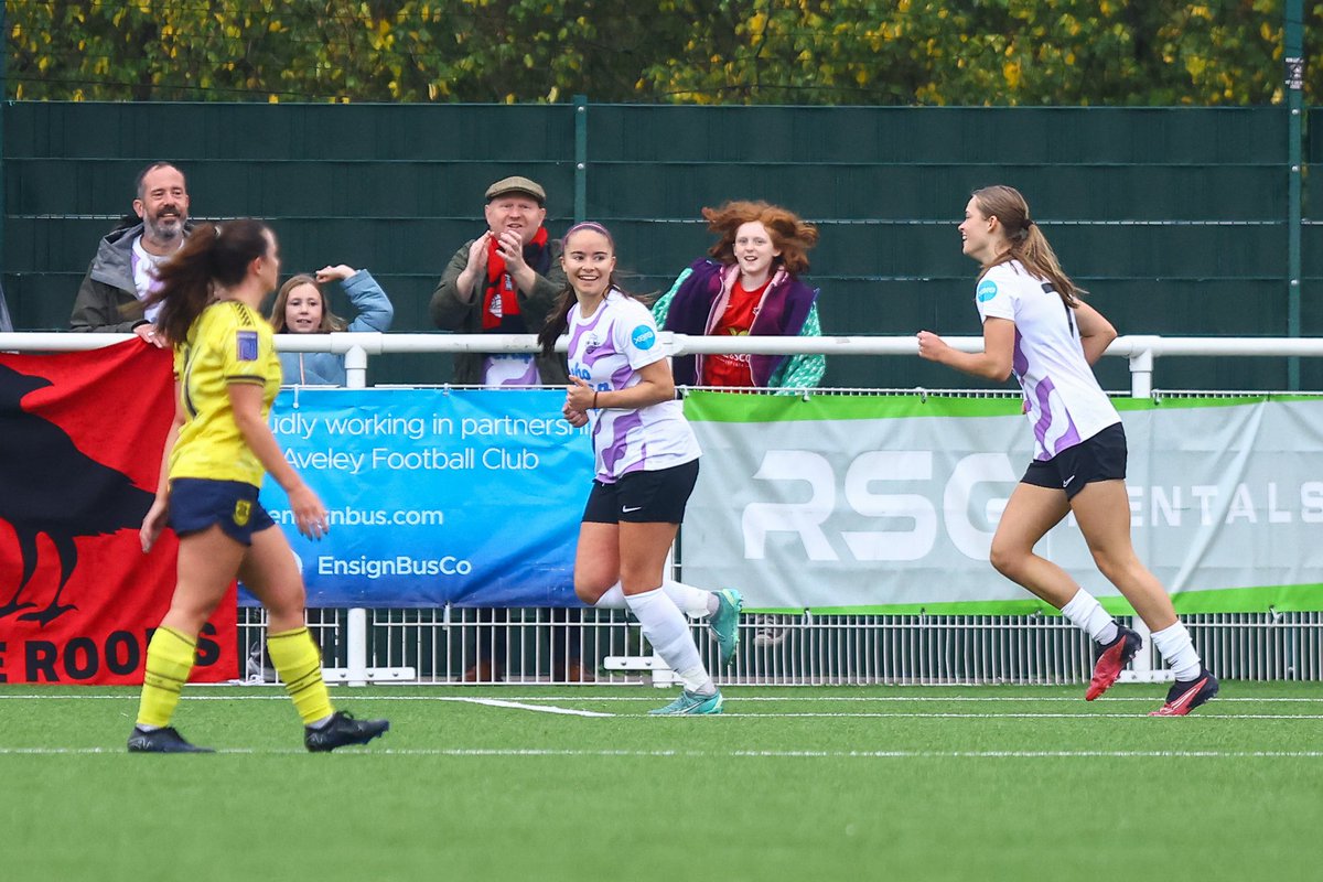 LewesFCWomen's tweet photo. Our backline yesterday was incredible 💪

Solid defending, towering headers, sliding blocks, and an amazing debut performance between the sticks for Lauren Graves 👊🧤

Oh, and of course, the 2 goals between them 😉

#COYR🔴⚫️ https://t.co/ptROprNLtL
