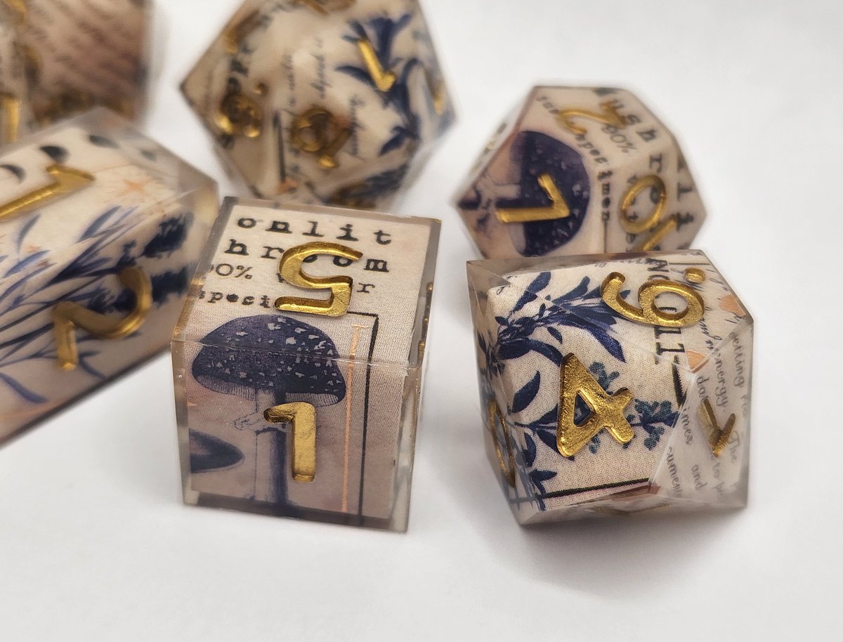 Sinnamon_Dice's tweet image. Birthday Giveaway! 🎉

A large Apothecary Dice Set with Gold Numbering as a thank you to everyone for all their support and kindness. So as my birthday gift i want to give someone else a gift!

Rules:
•Be Following
•Like this post
#dnd #ttrpg #handmadedice #dice