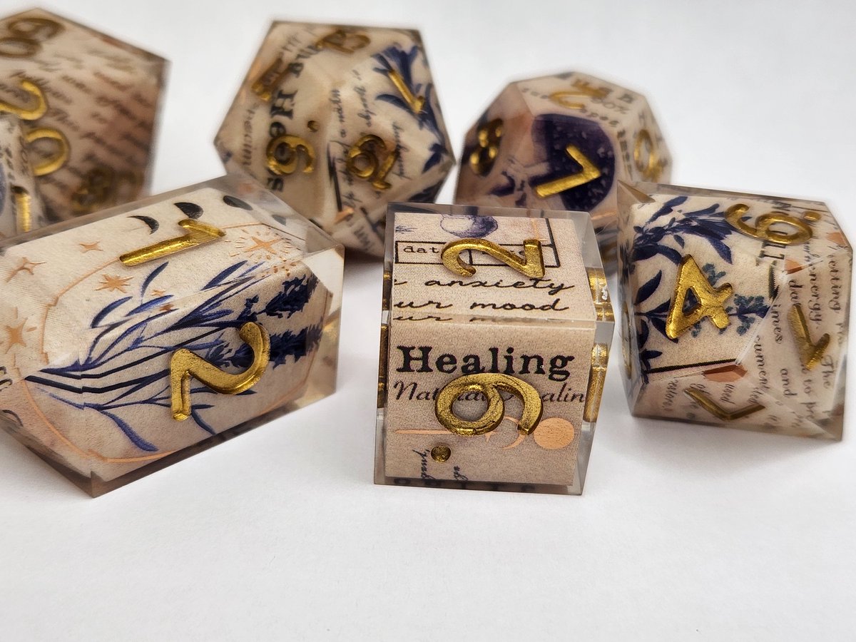 Sinnamon_Dice's tweet image. Birthday Giveaway! 🎉

A large Apothecary Dice Set with Gold Numbering as a thank you to everyone for all their support and kindness. So as my birthday gift i want to give someone else a gift!

Rules:
•Be Following
•Like this post
#dnd #ttrpg #handmadedice #dice