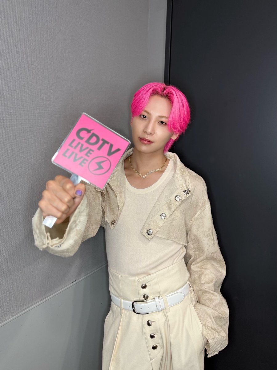 2025.10.20
📸 TBS #CDTVライブライブ 

#川尻蓮
#REN

𝐉𝐎𝟏 𝟏𝟎𝐓𝐇 𝐒𝐈𝐍𝐆𝐋𝐄
"𝐇𝐚𝐧𝐝𝐳 𝐈𝐧 𝐌𝐲 𝐏𝐨𝐜𝐤𝐞𝐭"
2025.10.22 RELEASE

🦊Profile
cloud.jo1.jp/feature/profil…
☕️ 'ひらく' Streaming
lnk.to/jo1_hiraku

#JO1