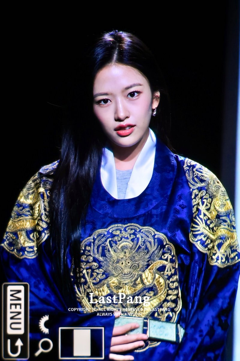 20251019
#안유진
용포는 도령-선비-왕으로 이어지는 나의 오랜(...) 로망 3부작이었음...ㅋㅋㅋ 도령은 뭐 유진이가 셀프로 한거지만 그걸 다시해볼까 하다가 좀 컸는데 선비..? 이왕이면 기개있게 왕? 이런식으로.. 용포는 보통 붉은색 생각하지만 파란색이 잘받을거 같아서 첨부터 파란색만 찾았음