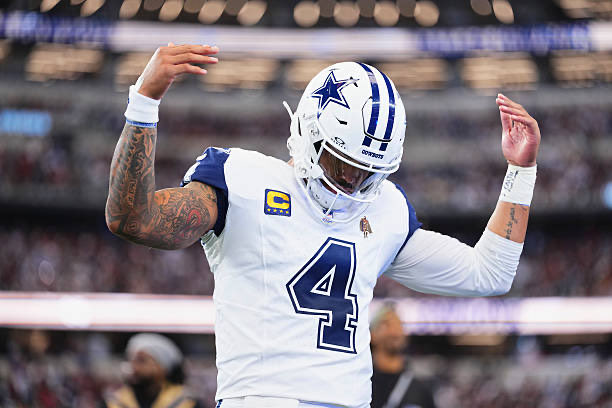 Dak Prescott now has thrown least three touchdowns without an interception in four consecutive games. Other QBs to do that: Russell Wilson in 2015, Drew Brees in 2019, Aaron Rodgers in 2014, Peyton Manning in 2013-14, and Tom Brady in 2007. 